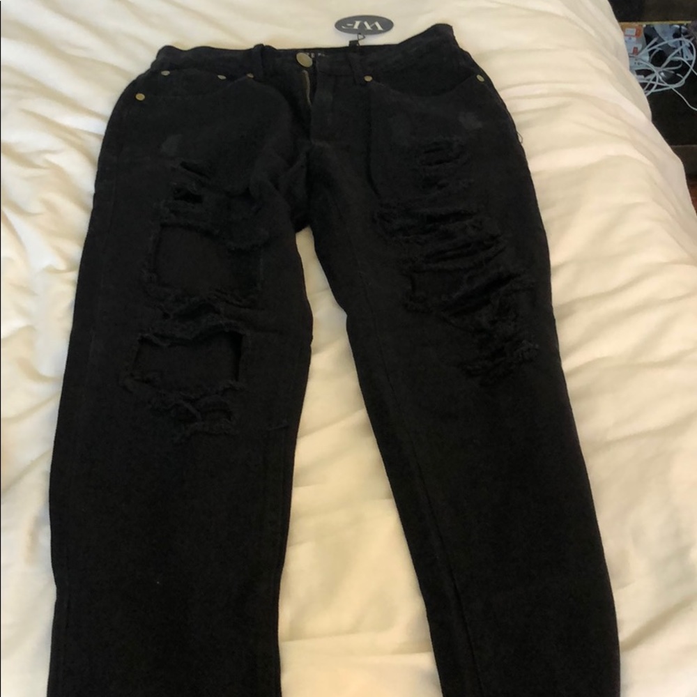 White Fox boyfriend ripped black jeans NWT